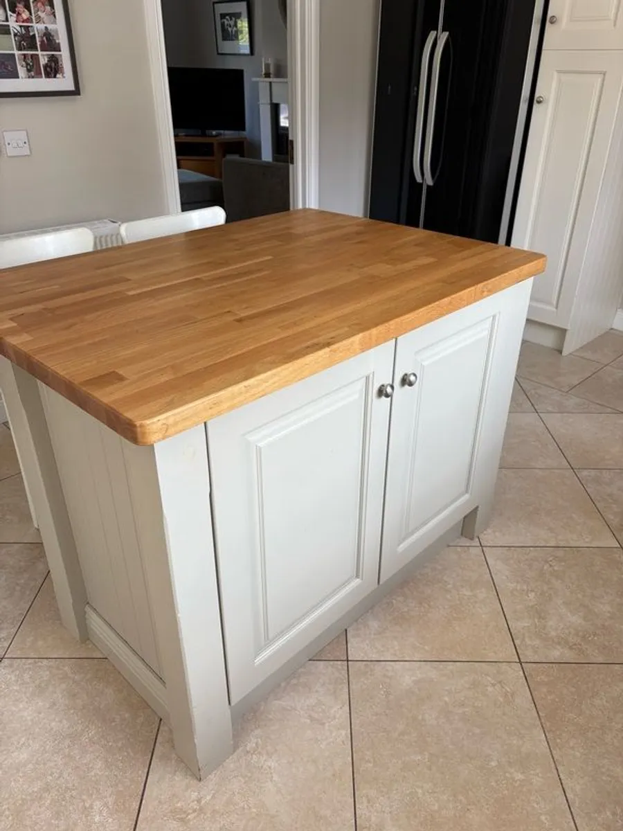 Complete Solid Wood Kitchen and Granite Worktops, Rangemaster Cooker & American Fridge Freezer - Image 2
