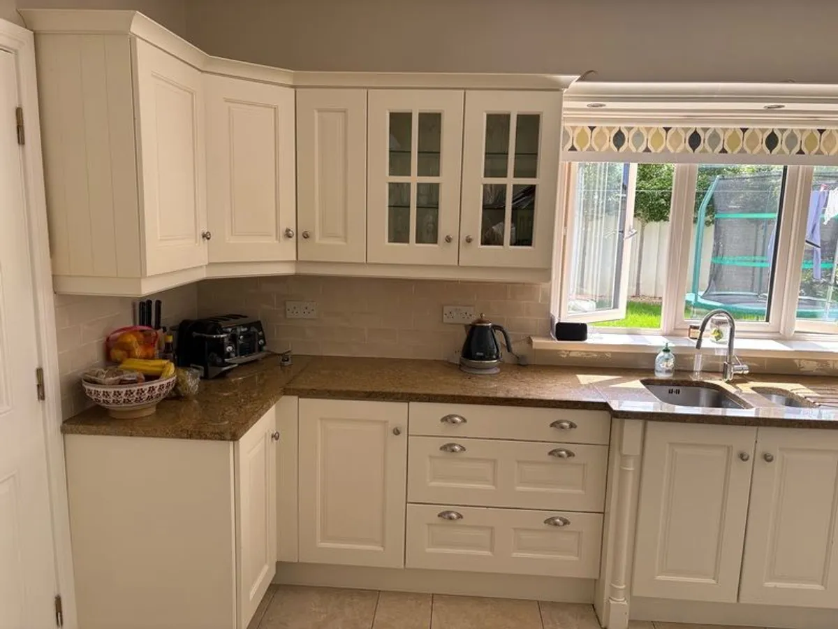 Complete Solid Wood Kitchen and Granite Worktops, Rangemaster Cooker & American Fridge Freezer - Image 4