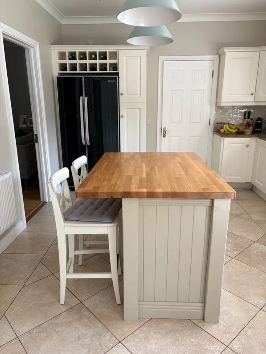 Complete Solid Wood Kitchen and Granite Worktops, Rangemaster Cooker & American Fridge Freezer - Image 1