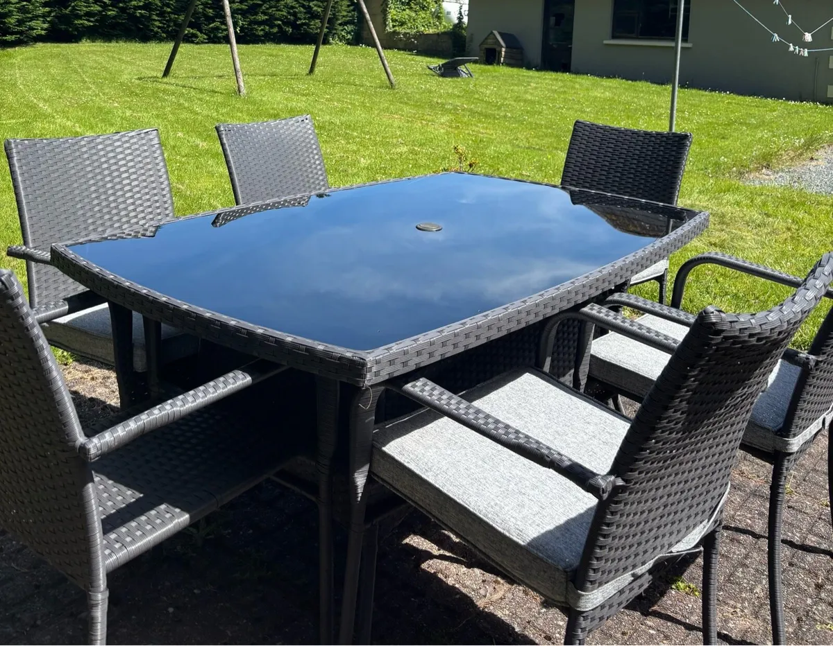 Garden furniture - Image 1