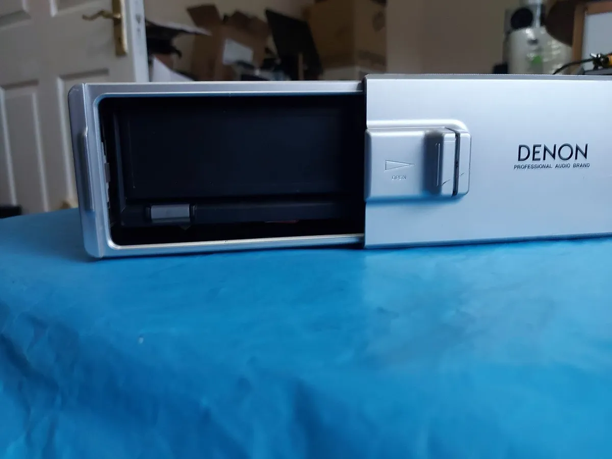 DENON DCH-520 10 CD Changer - Image 1