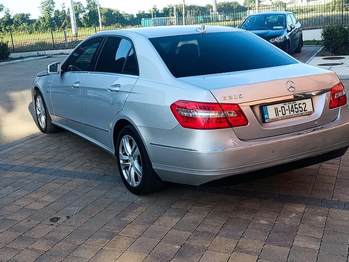 Mercedes Benz E series 200 CDI 2011 - Image 3