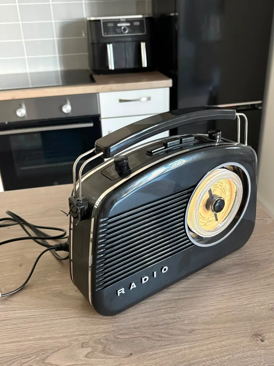 Radio Mains/battery - Image 3