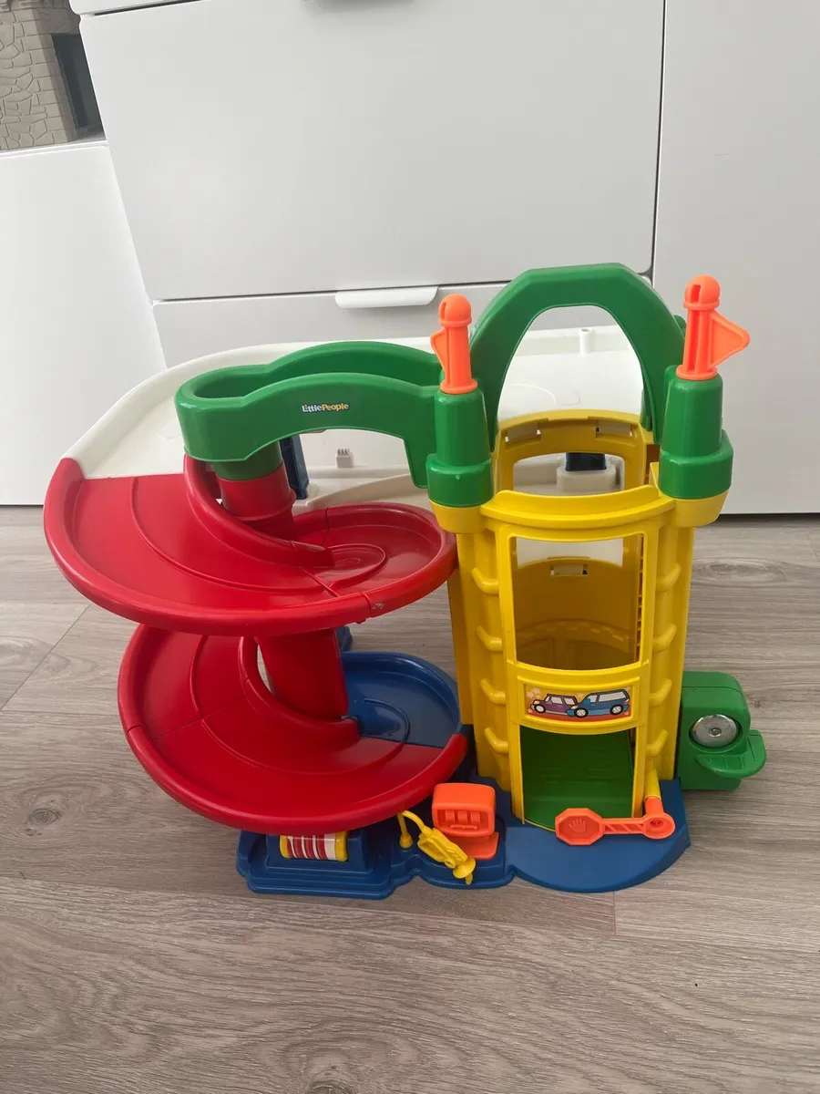 Fisher Price Little People racing and parking car - Image 1