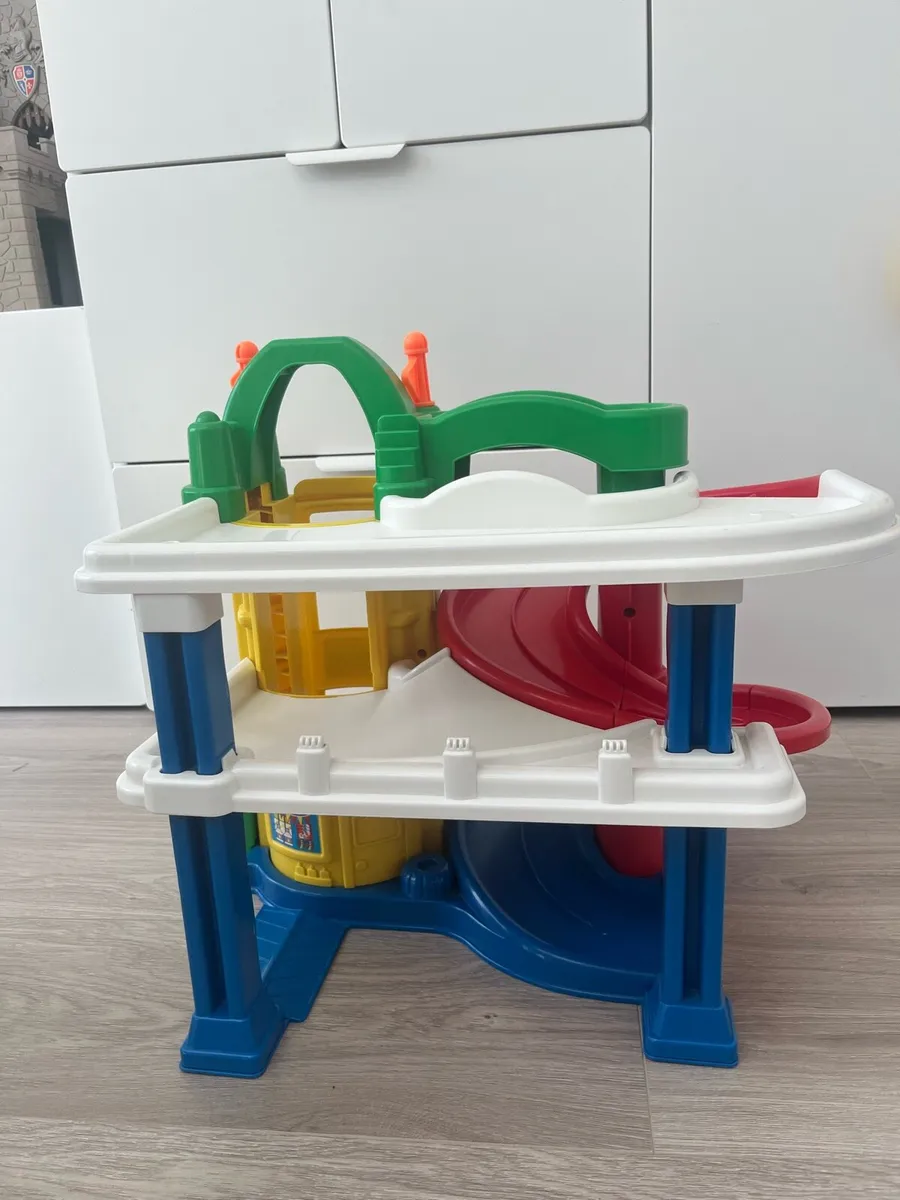 Fisher Price Little People racing and parking car - Image 2
