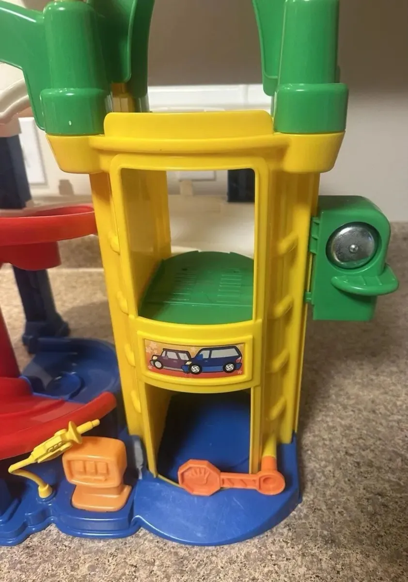 Fisher Price Little People racing and parking car - Image 3