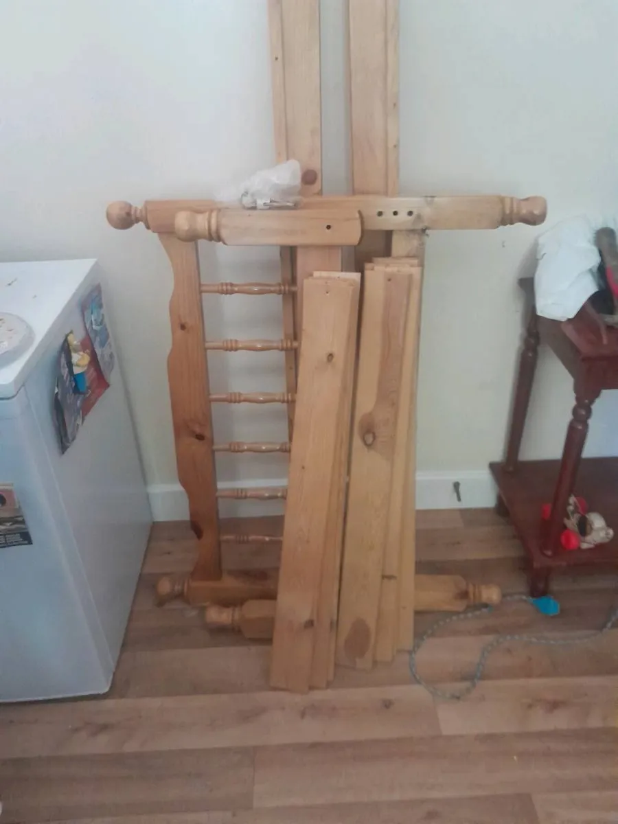 Single solid pine bed - Image 2