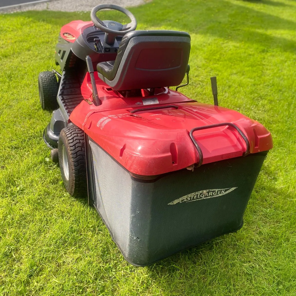 Castelgarden ride on lawnmower - Image 3