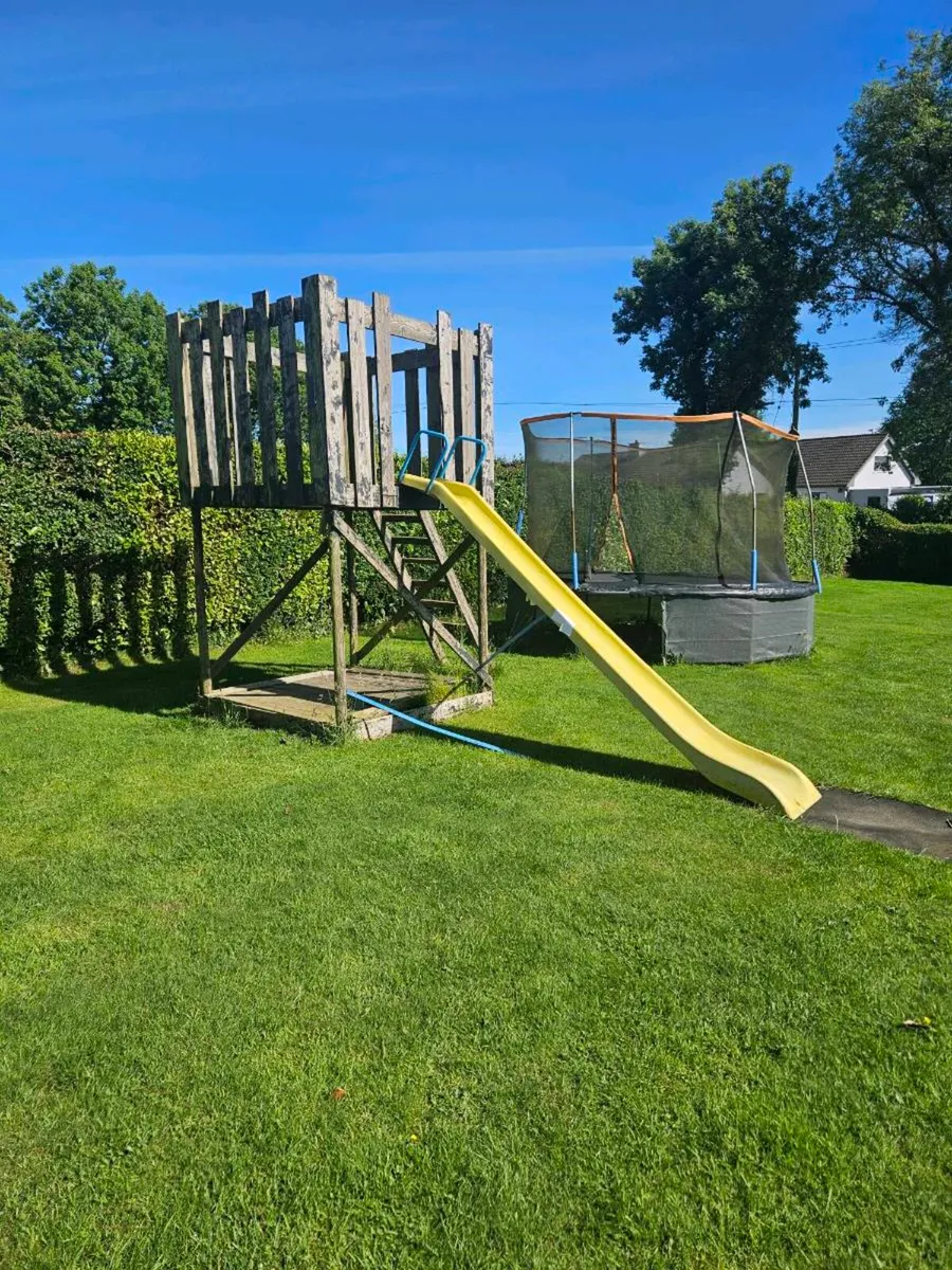 Play house/castle and swing - Image 3