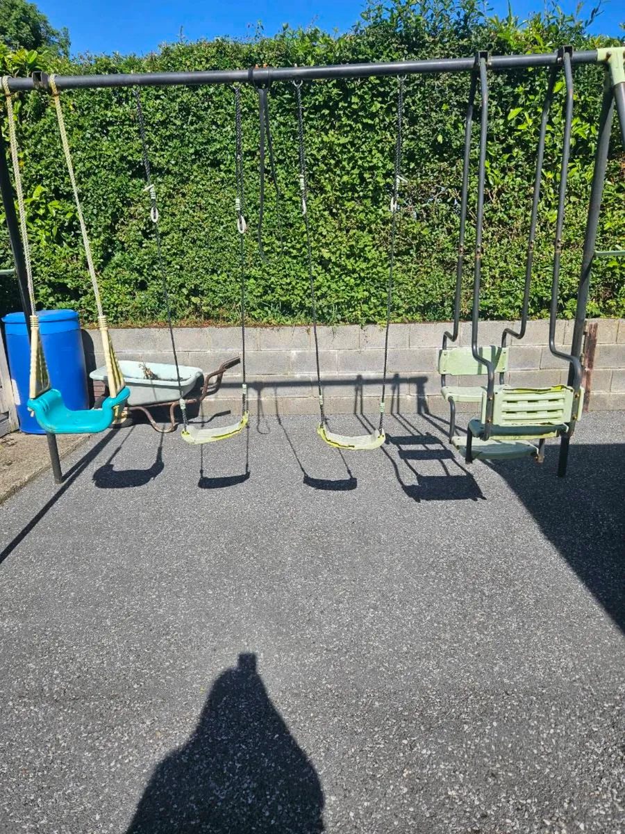 Play house/castle and swing - Image 4