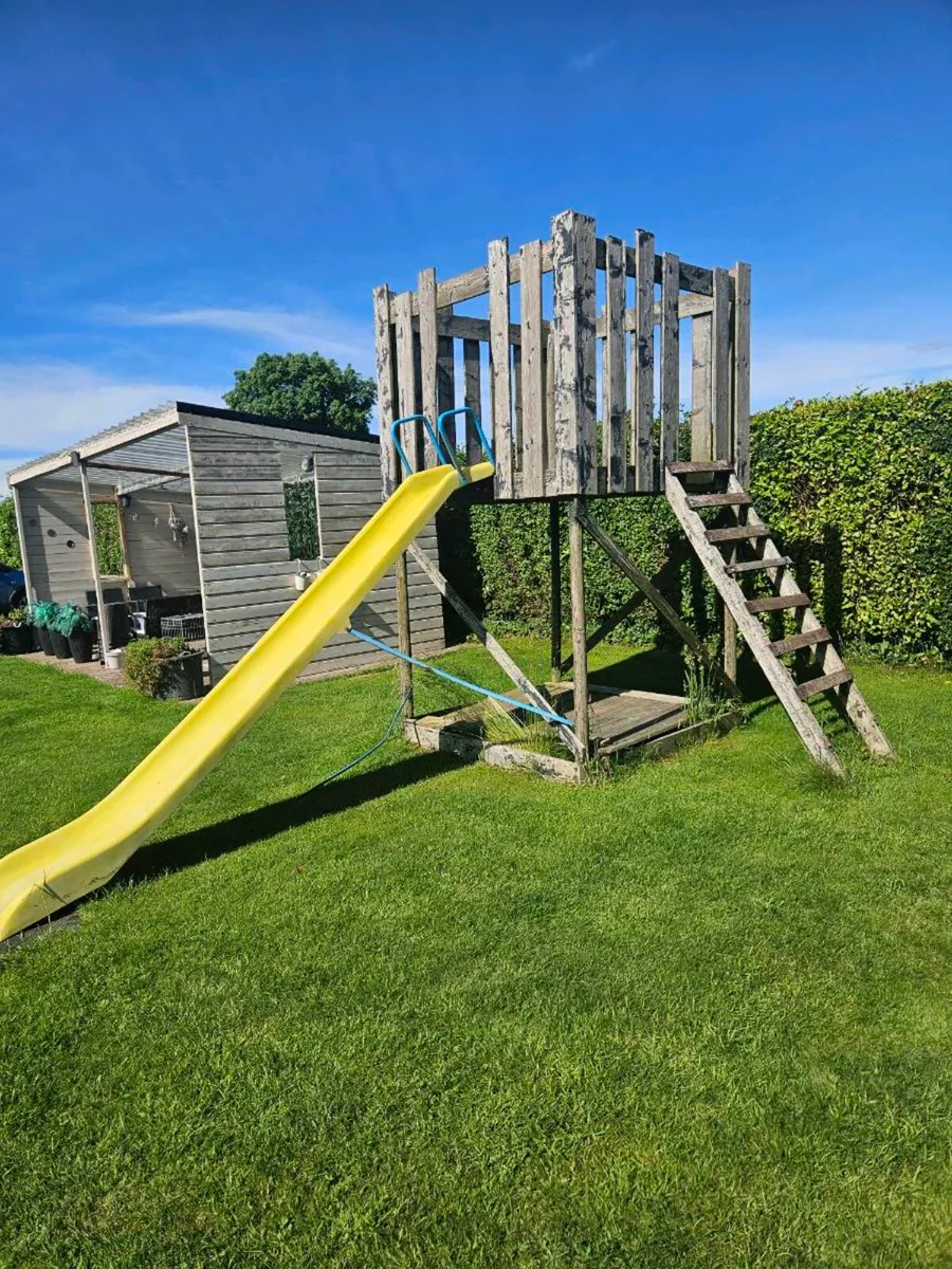 Play house/castle and swing - Image 2