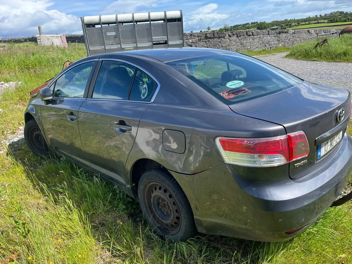 Toyota avensis 2010 for breaking - Image 3