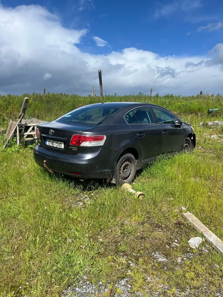 Toyota avensis 2010 for breaking - Image 4