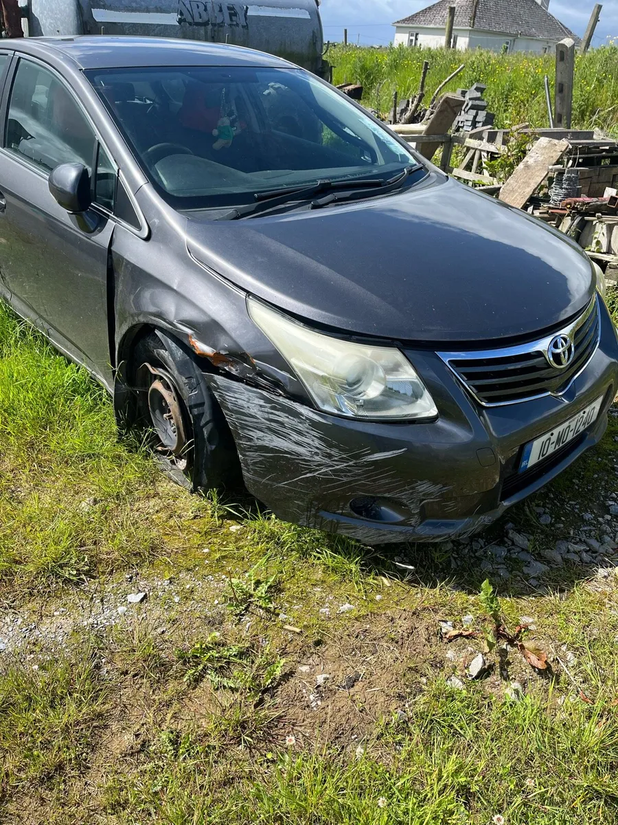 Toyota avensis 2010 for breaking - Image 1