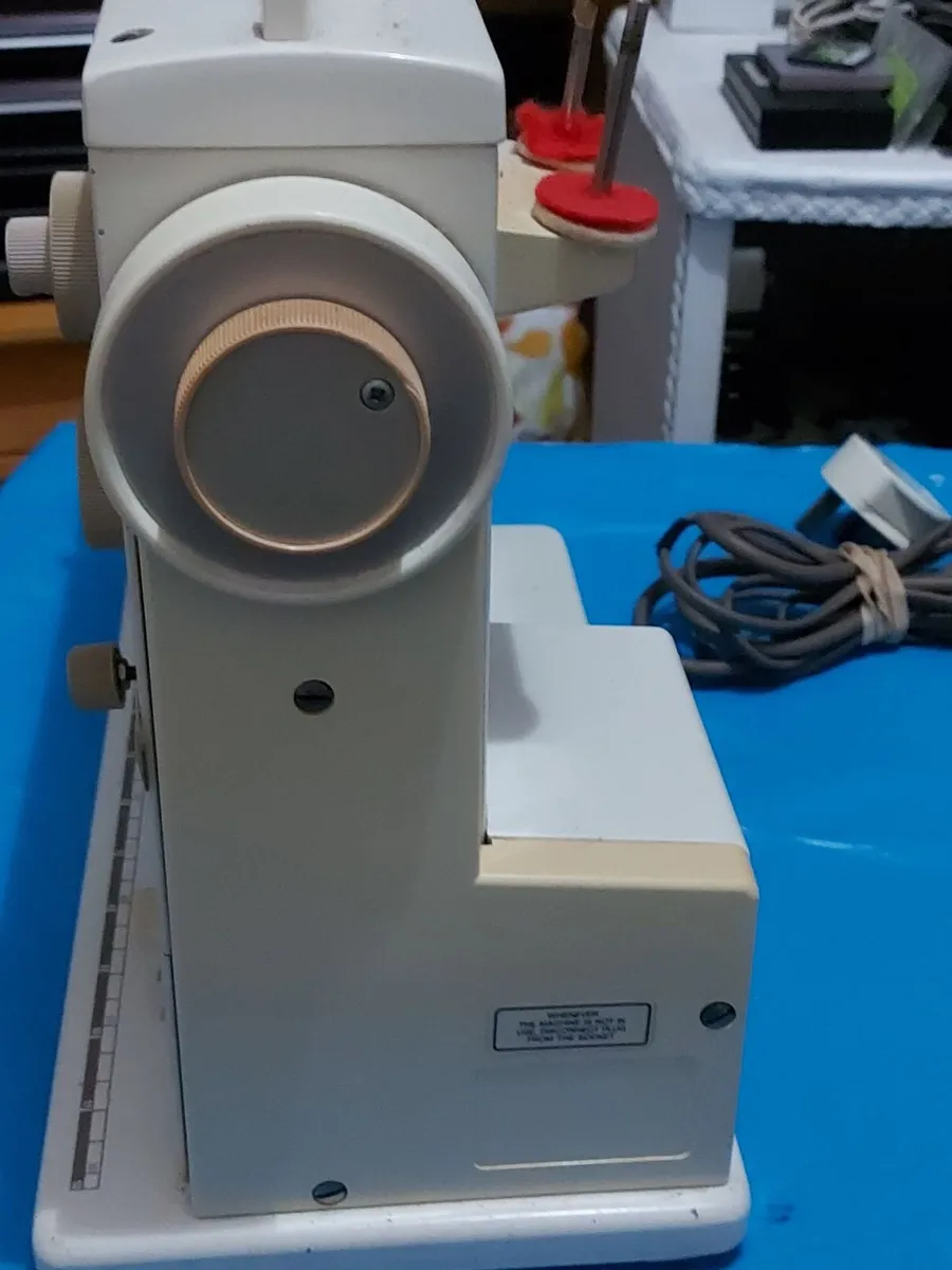Bernina Sport 801 Electric Sewing Machine - Image 3