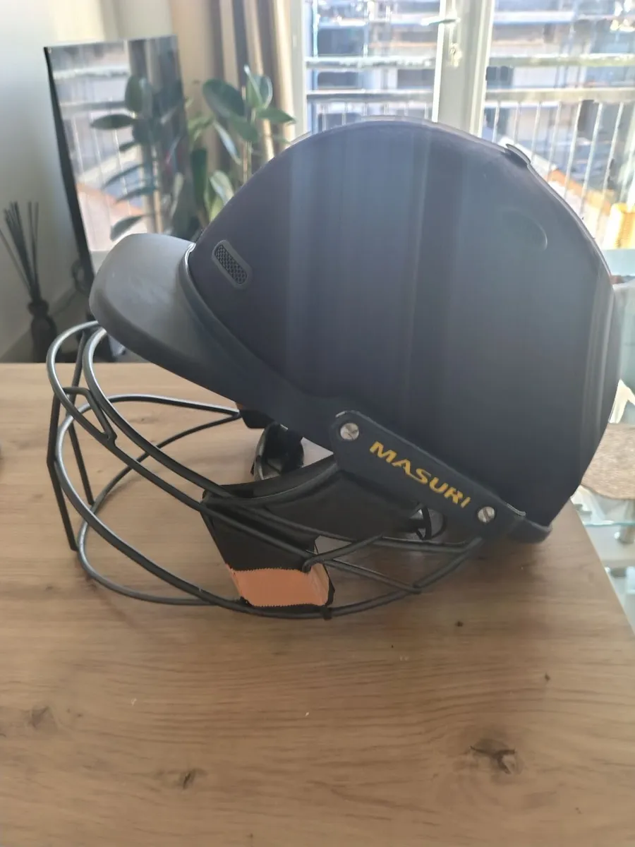 Masuri Elite SS cricket helmet - Image 1