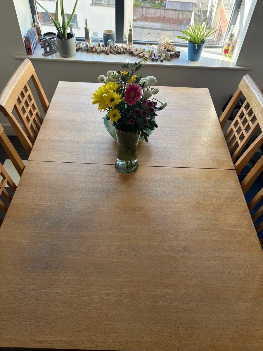Solid oak extending dining table with 4 chairs - Image 1