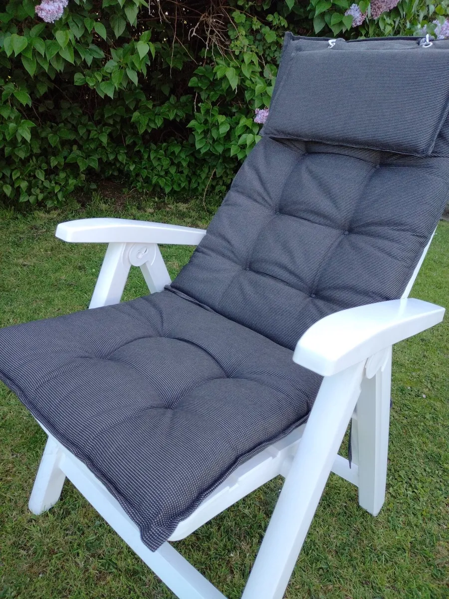 Garden Chair with Cushion and Storage Bag €40 - Image 1