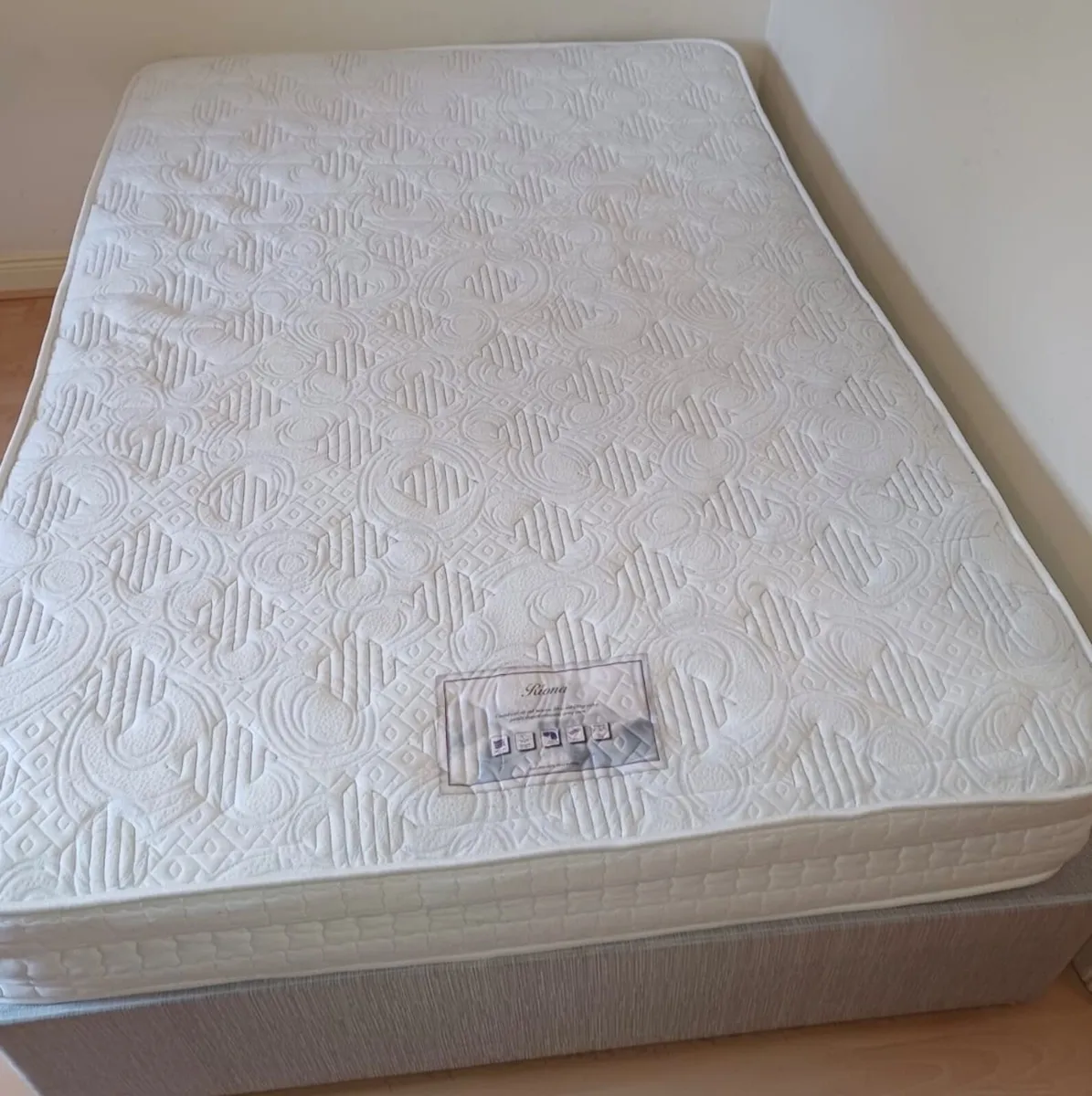 4ft 6 Divan bed and Ríona mattress - Image 2