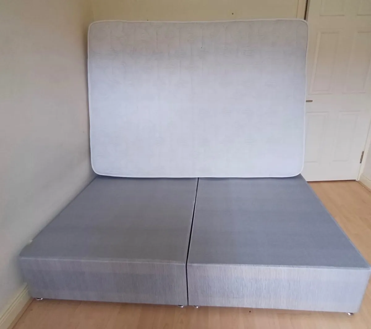 4ft 6 Divan bed and Ríona mattress - Image 4