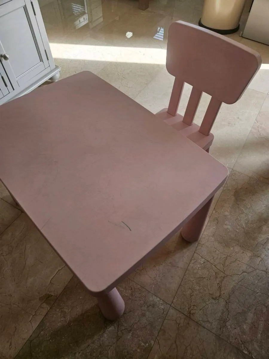Toddlers table and 3 chairs all pink
