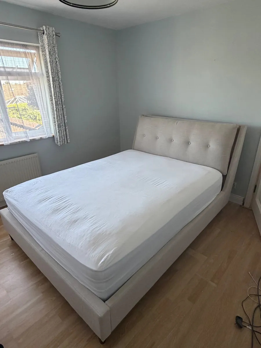 Bed frame - Image 1