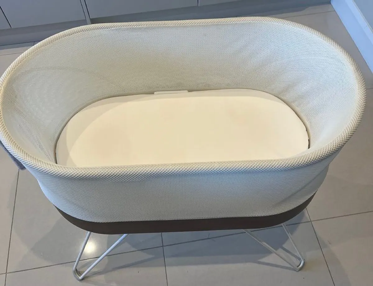 Snoo bassinet - Image 1