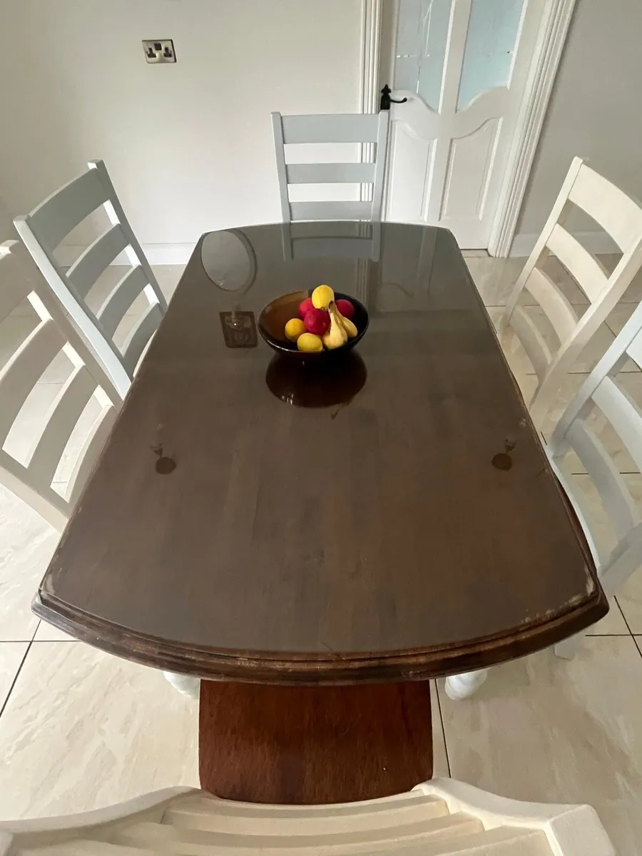 Solid table and chairs - Image 3