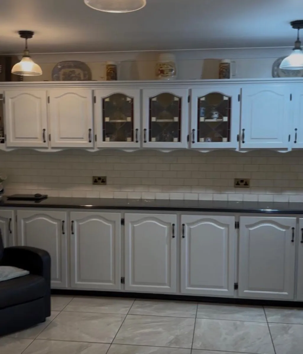 Kitchen presses and worktop - Image 1