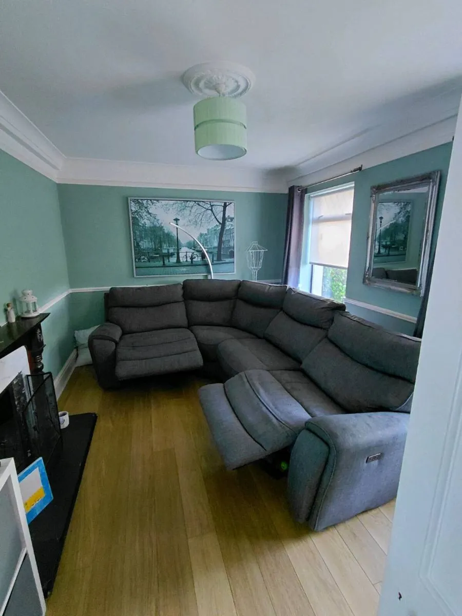SOFA Recliner - Image 1