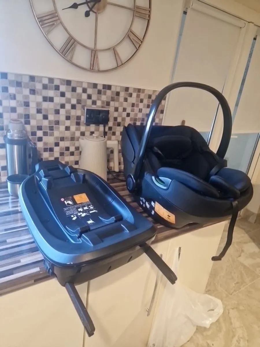 infant car seat - Image 2