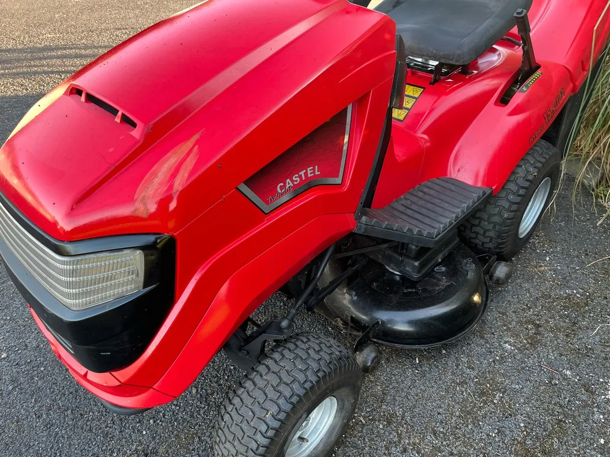 Castle twin cut 15/5HP ride on lawnmower - Image 3