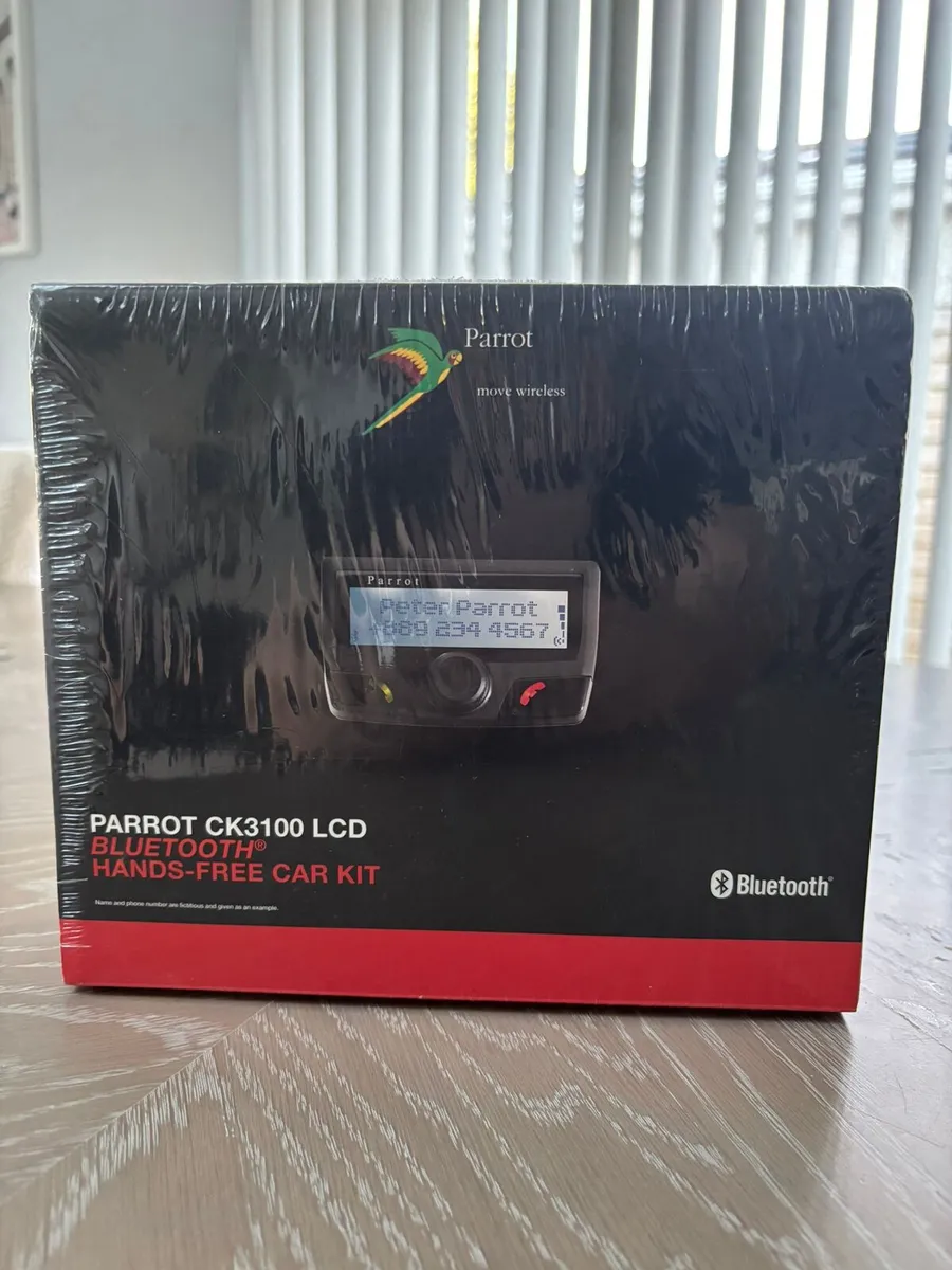 Parrot CK3100 LCD Bluetooth Hands-Free Car Kit - Image 1