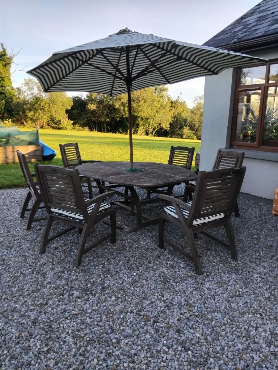 Garden table and chairs - Image 1