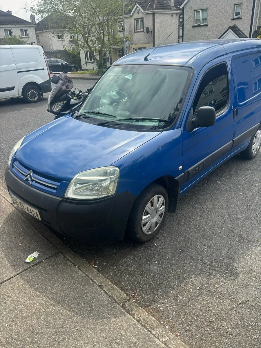 Van - Image 2