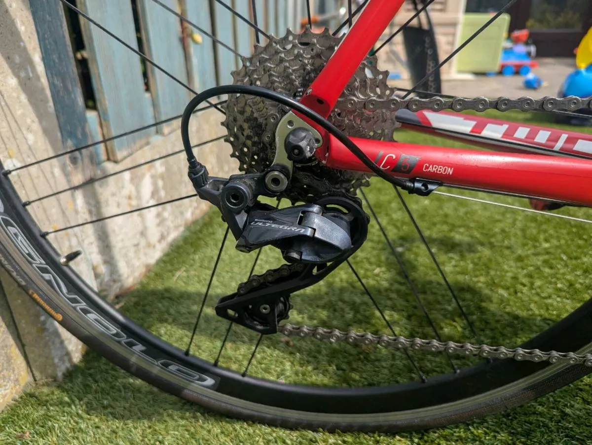 Fuji carbon road bike - Image 4