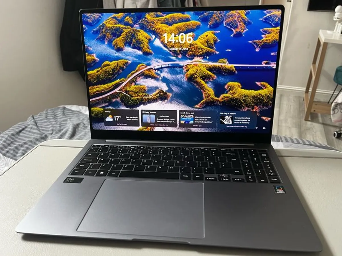 laptop - Image 1
