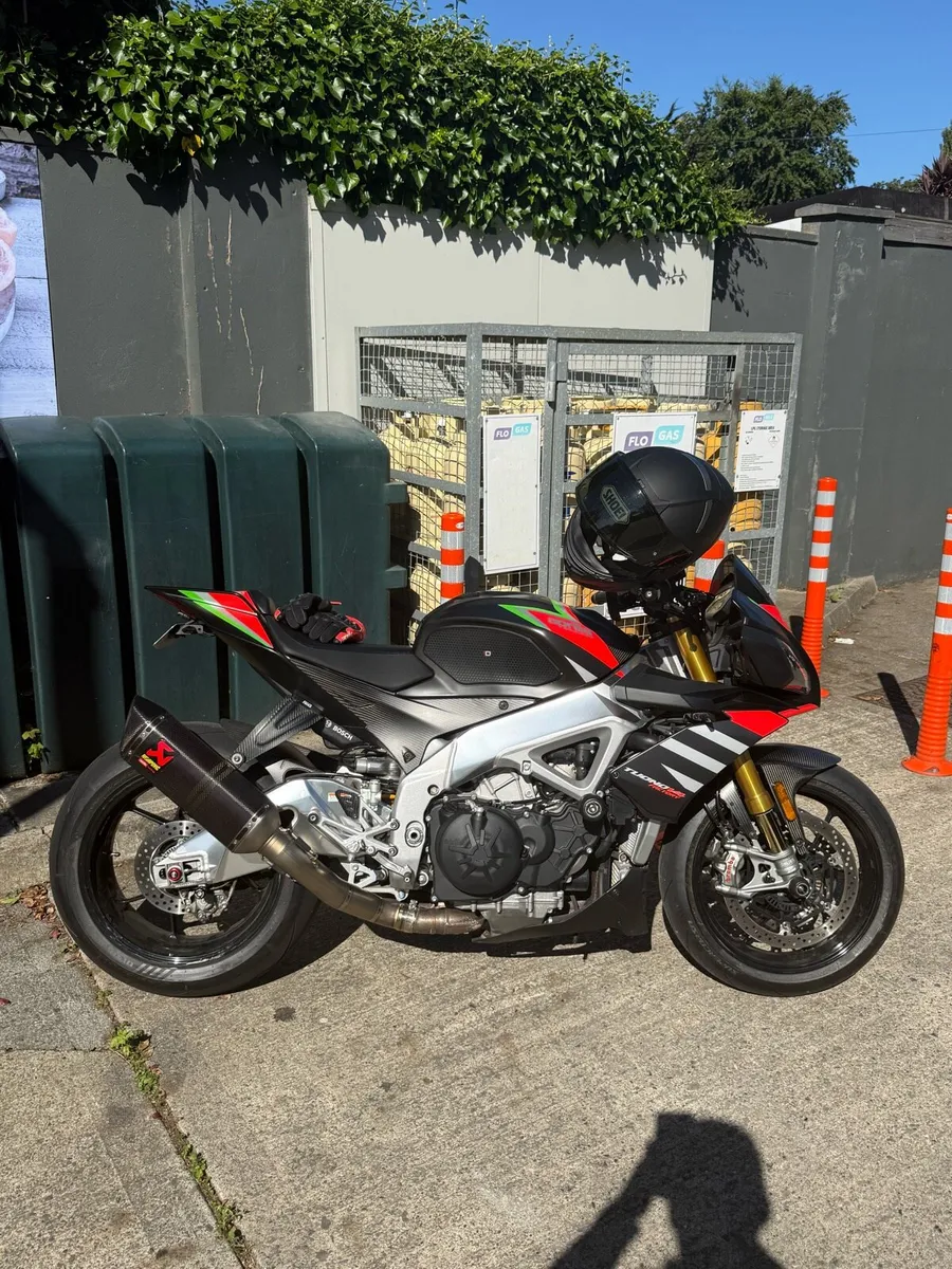 Aprilia Tuono V4 Factory 1100 - Image 1