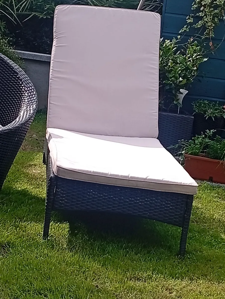 Garden furniture - Image 1
