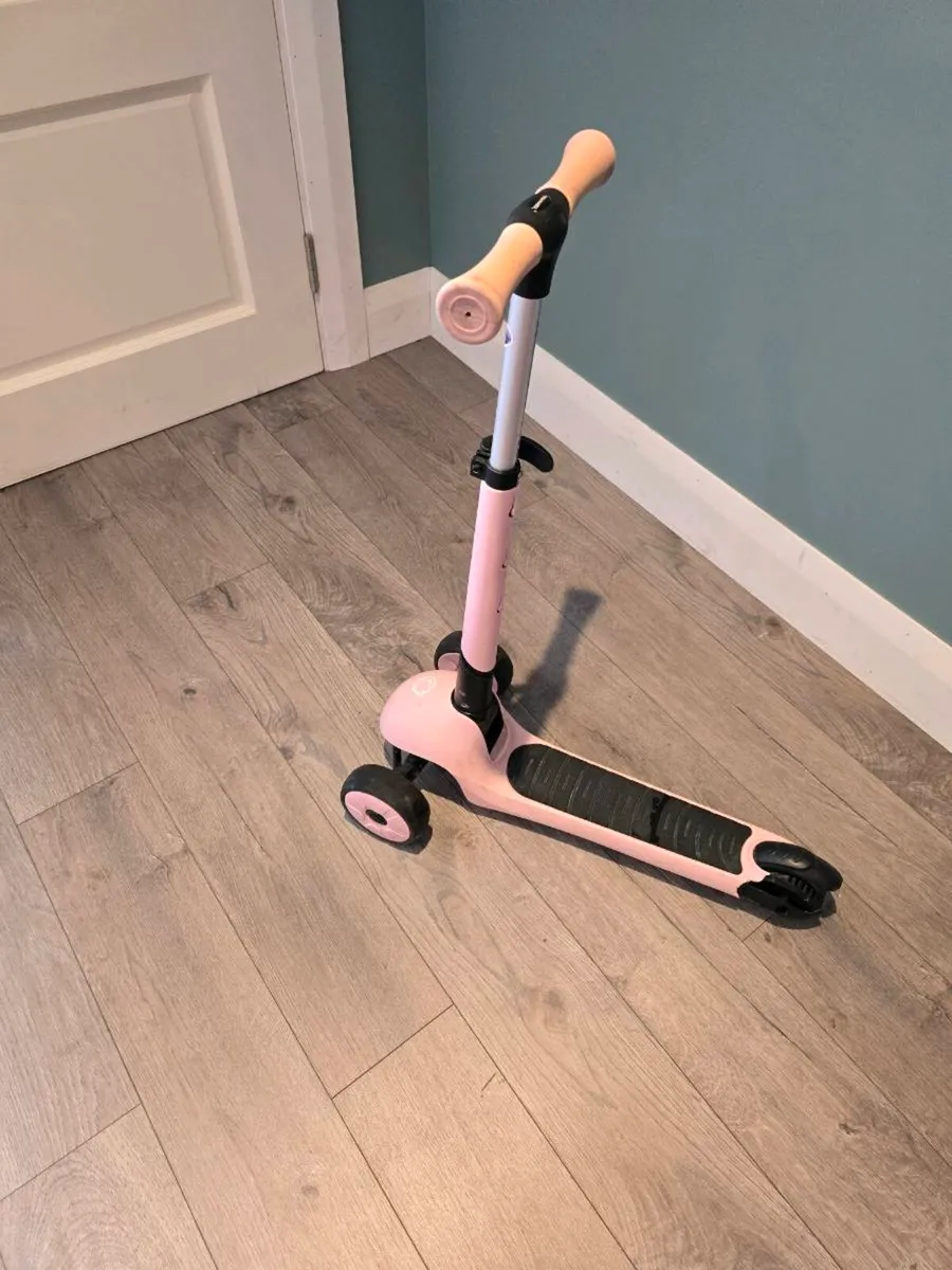 Pink scooter - Image 3