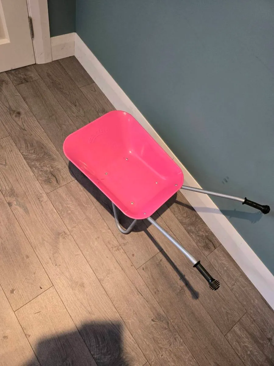 Pink wheelbarrow - Image 2