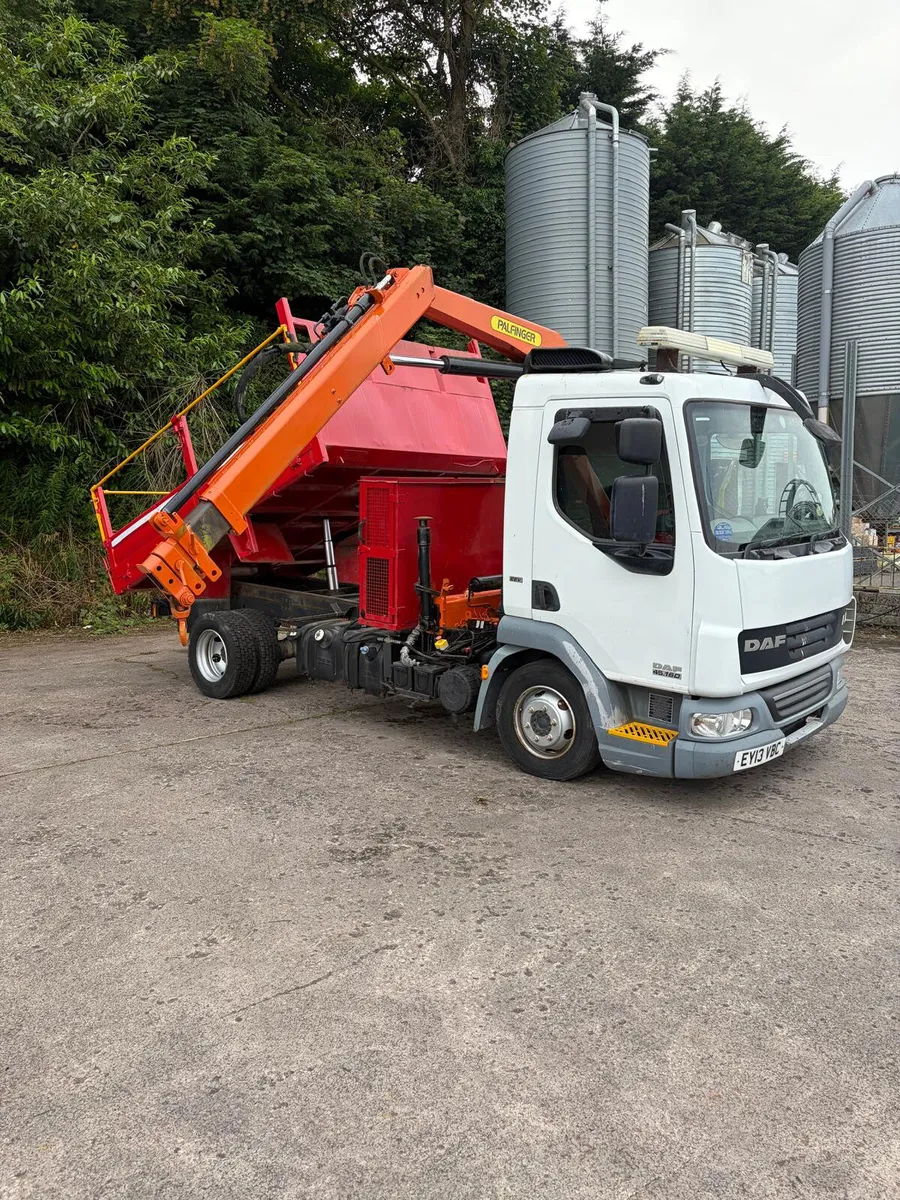 2013 DAF Tipper Palfinger 4 Series Crane 7.5 Tonne - Image 1