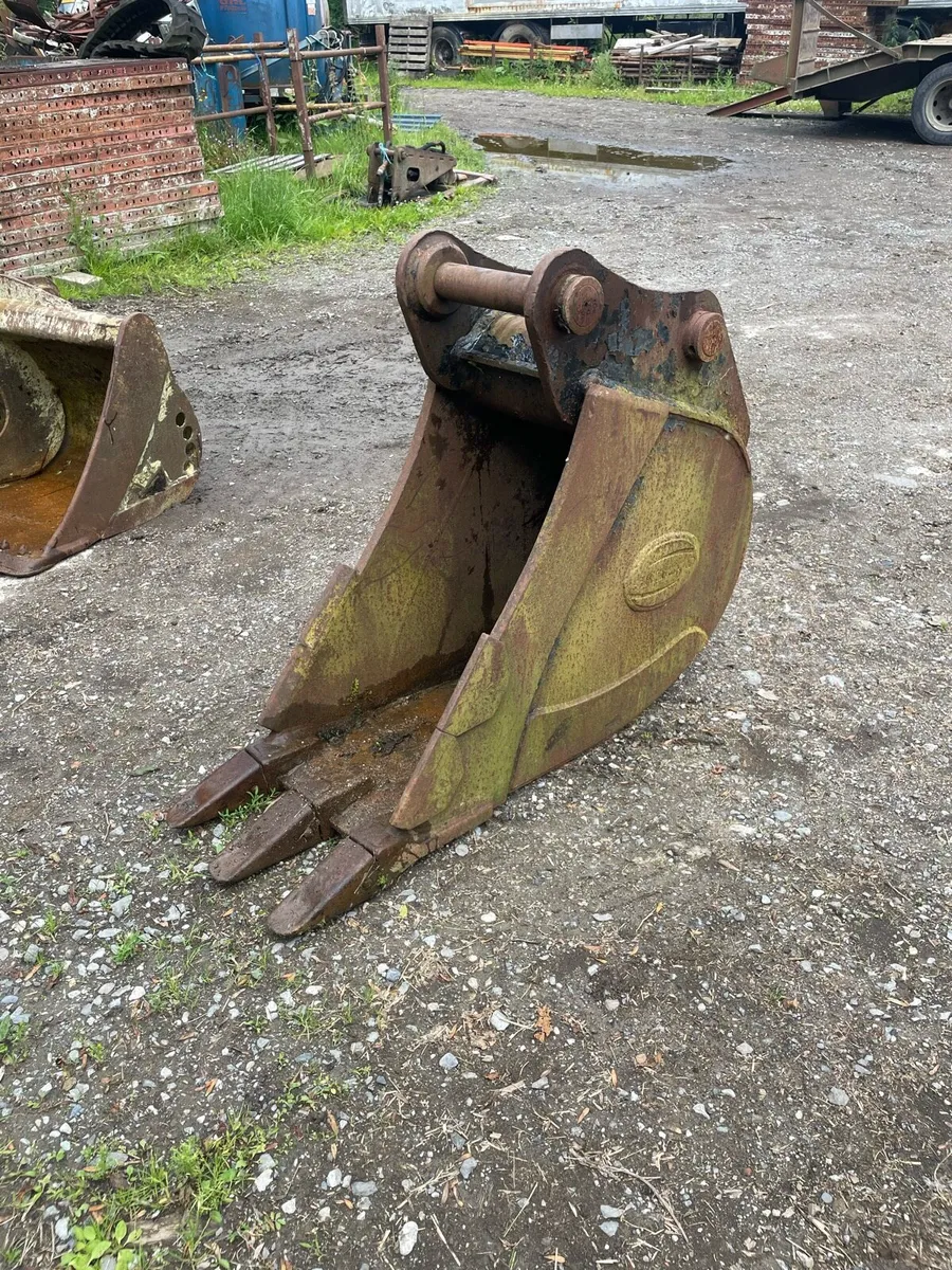 18 inch Strickland bucket 65mm pins - Image 1
