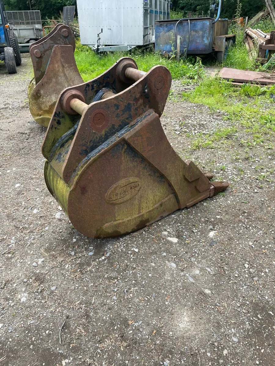 18 inch Strickland bucket 65mm pins - Image 2