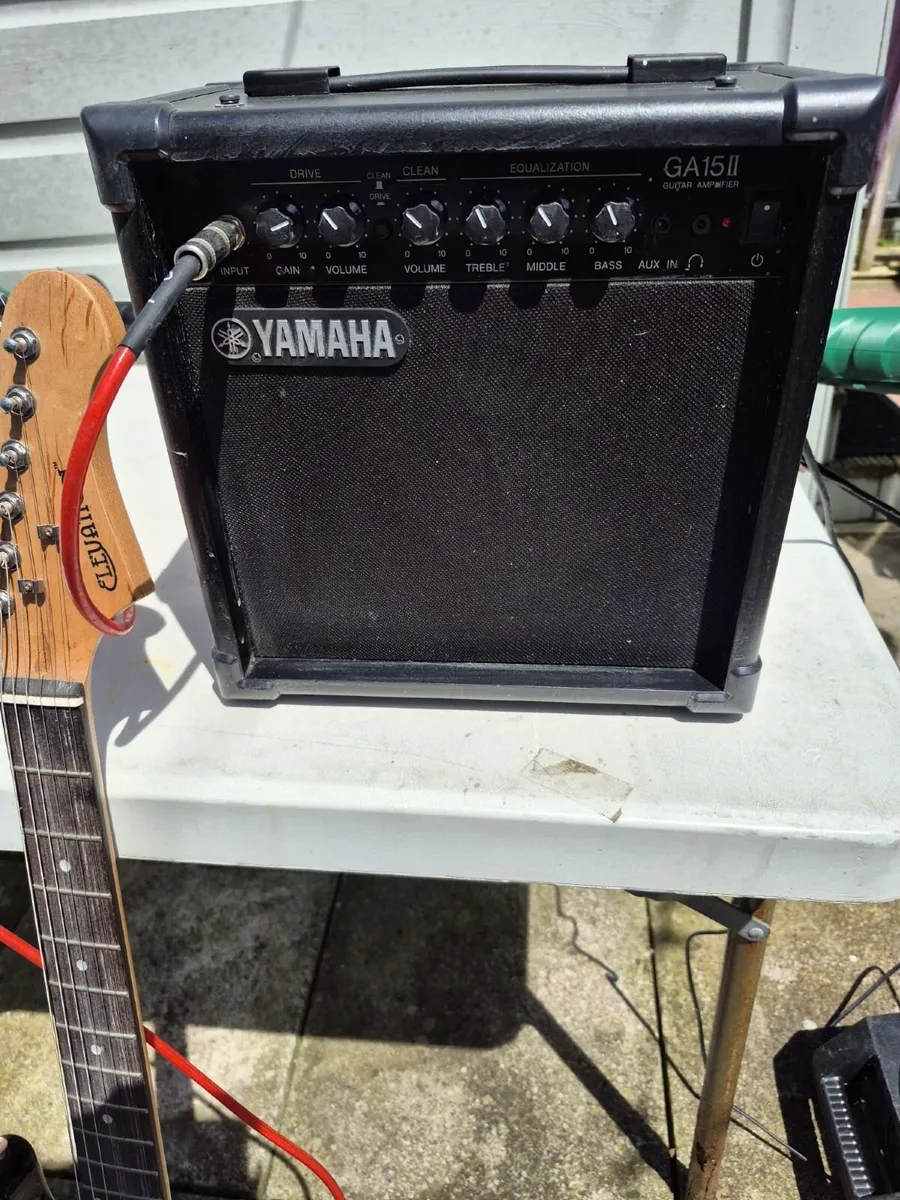Electric guitar and 15 watt practice amp - Image 1