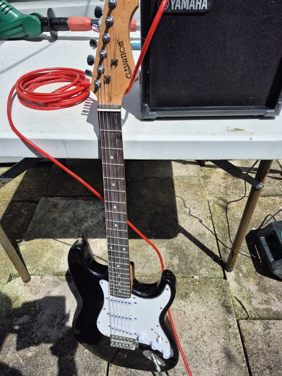 Electric guitar and 15 watt practice amp - Image 2