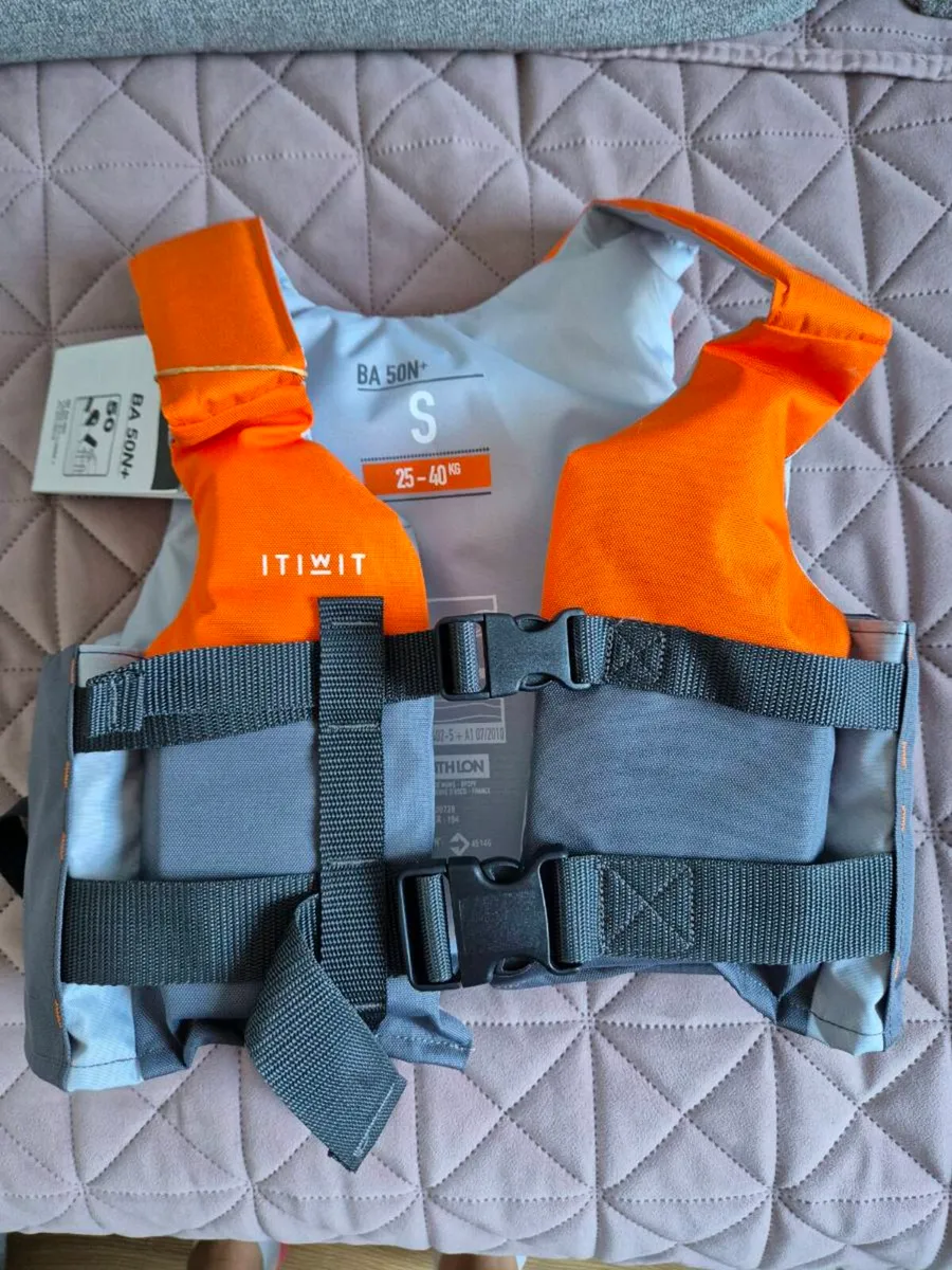 Brand 50N+ buoyancy aid blue/orange - Image 1