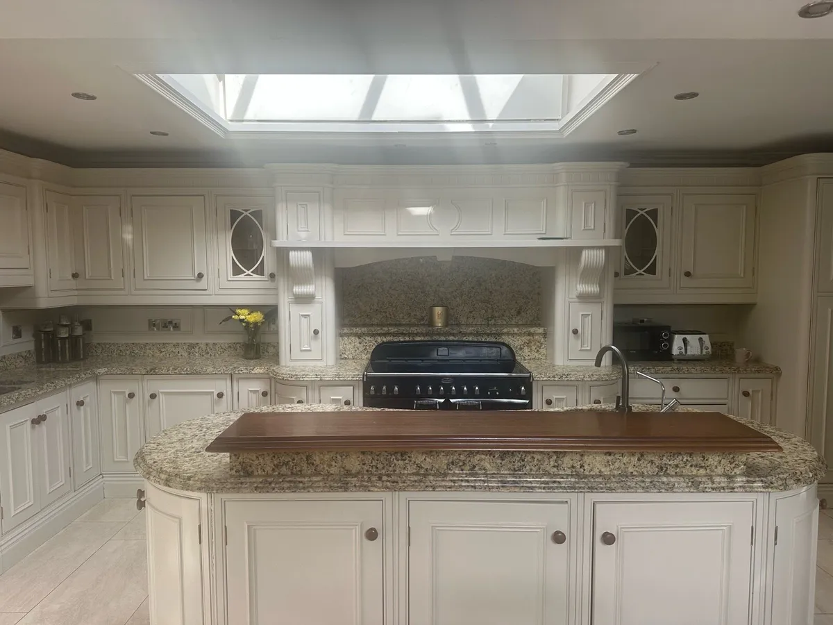 Beautiful Kitchen for Sale - Image 1