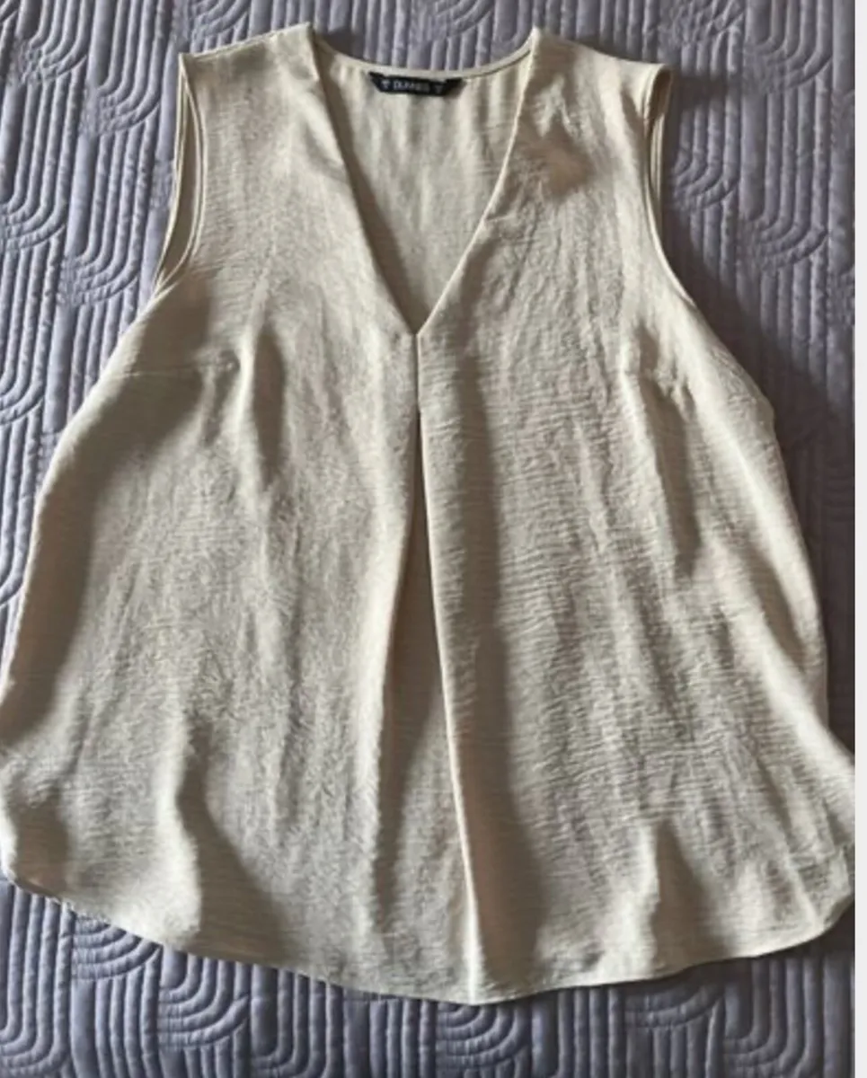 Dunnes sleeveless top size 12 - Image 1