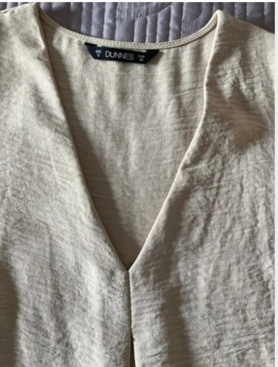 Dunnes sleeveless top size 12 - Image 2